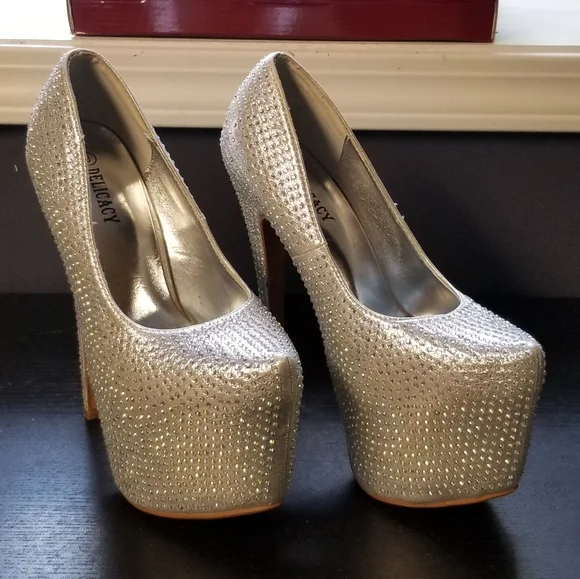 Delicacy High-25 Heels - Picture 2 of 9